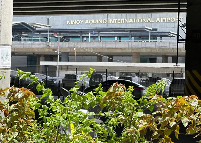 World Eighty One Newport Boulevard Near Airport T2 And T3 *