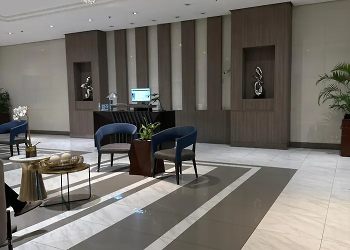 World Eighty One Newport Boulevard Near Airport T2 And T3 شقة